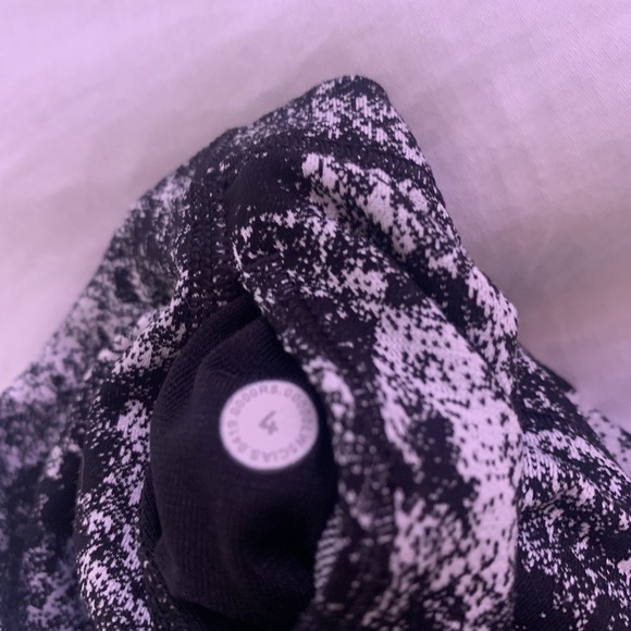 Lululemon leggings in size 4 for $30 - Picture 2 of 4